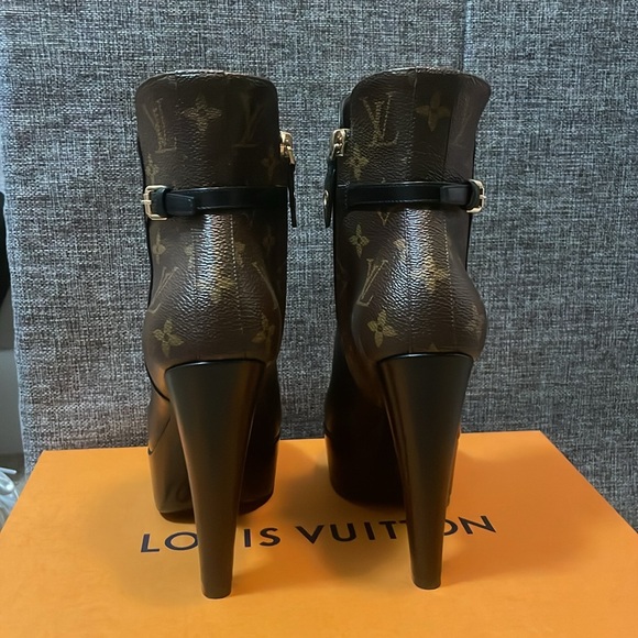 Louis Vuitton Boots - Picture 2 of 8